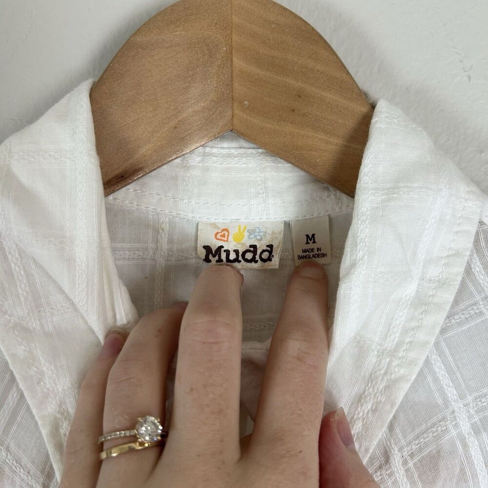 Mudd White Sleeveless Button-Up Lightweight Blouse - Picture 2 of 4